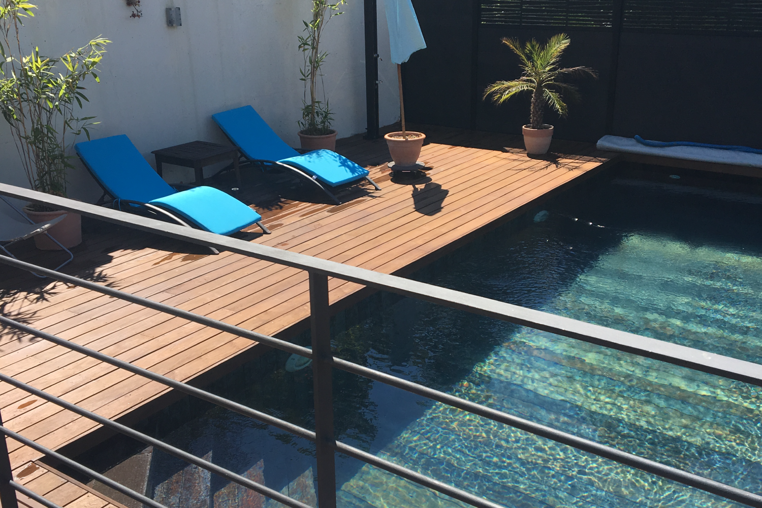 piscine dans la ville de biot